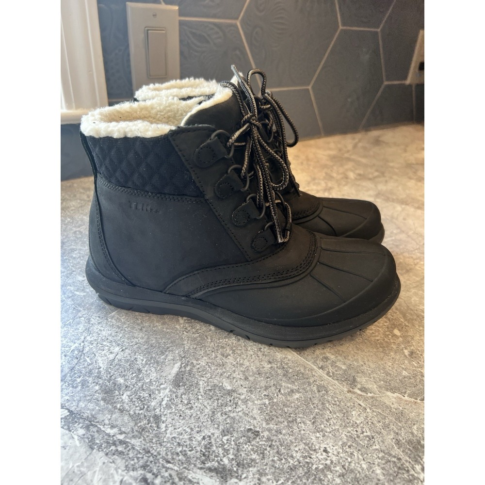 L.L. Bean Women's Size 8M Black Duck Boots Primaloft 200g Insulated